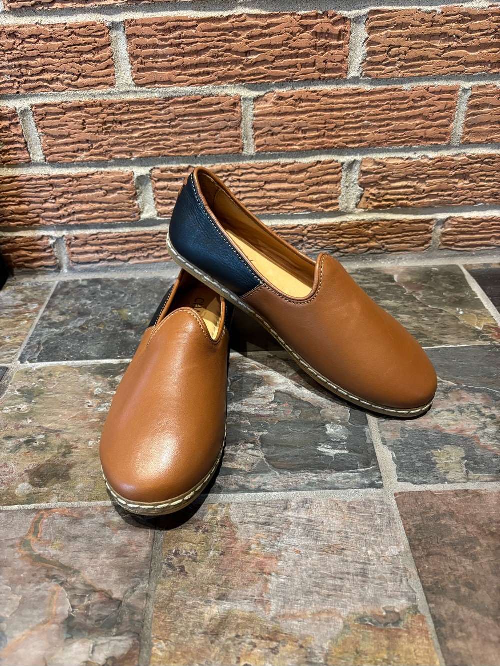 Charix Camel Black Womenโs Slip-on Euro size 39